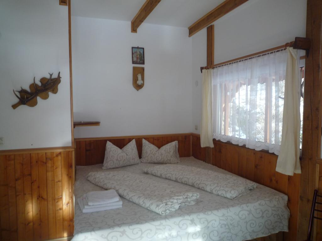 Pensiunea Mioritica シビエル 部屋 写真